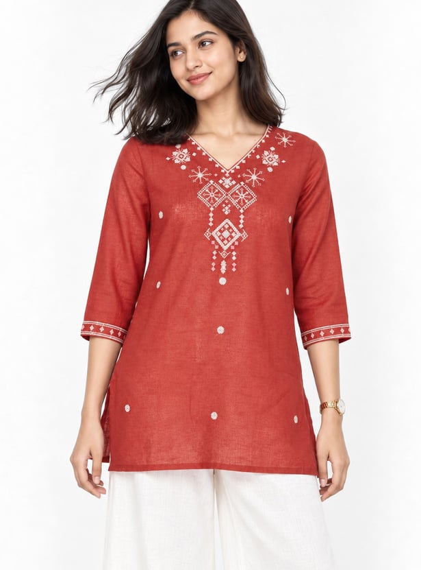 Women Embroidered Straight Kurti