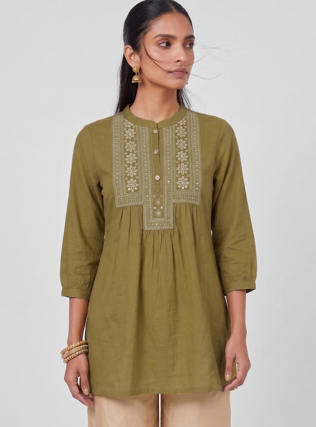 Women Embroidered Straight Kurti