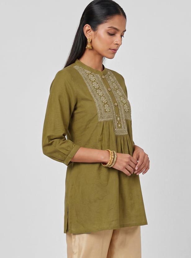 Women Embroidered Straight Kurti