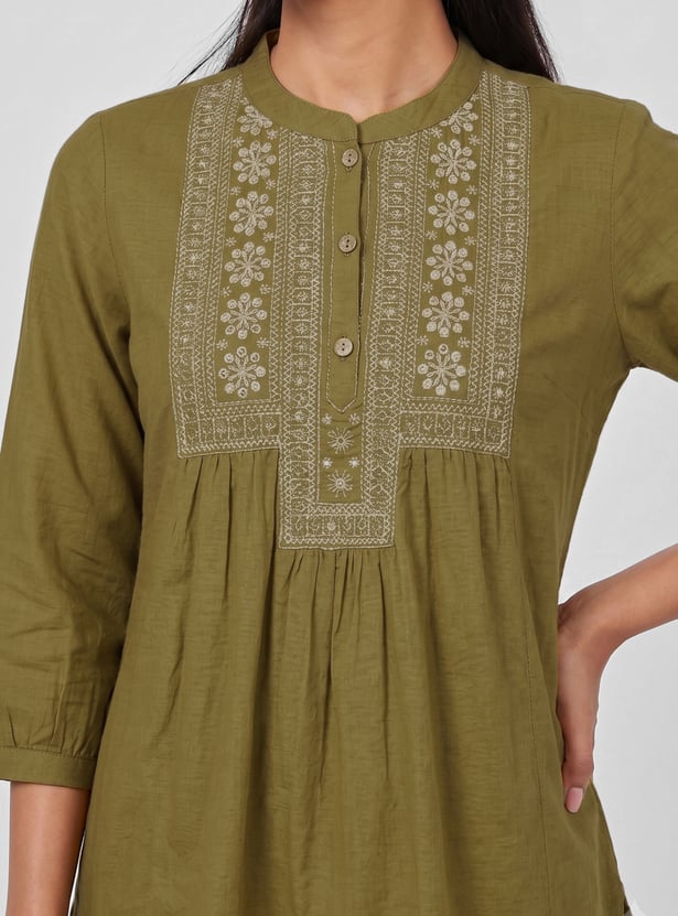 Women Embroidered Straight Kurti