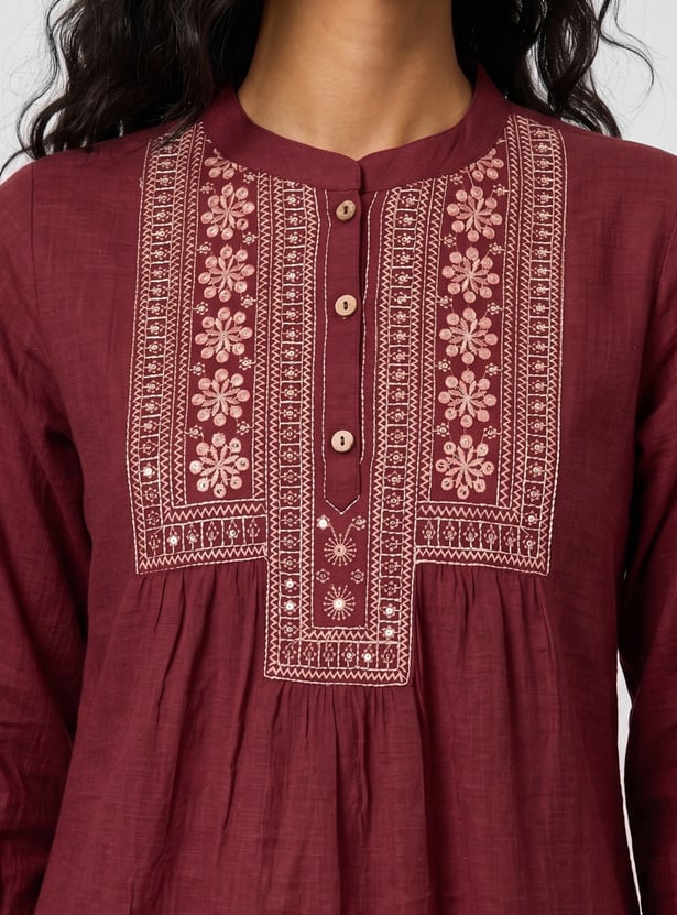 Women Embroidered Straight Kurti
