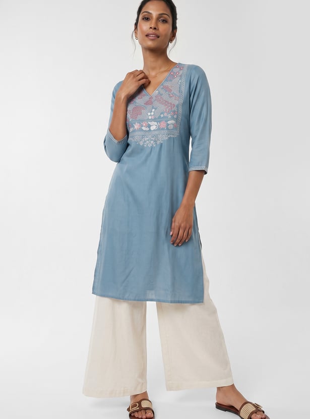 Women Embroidered Straight Kurta