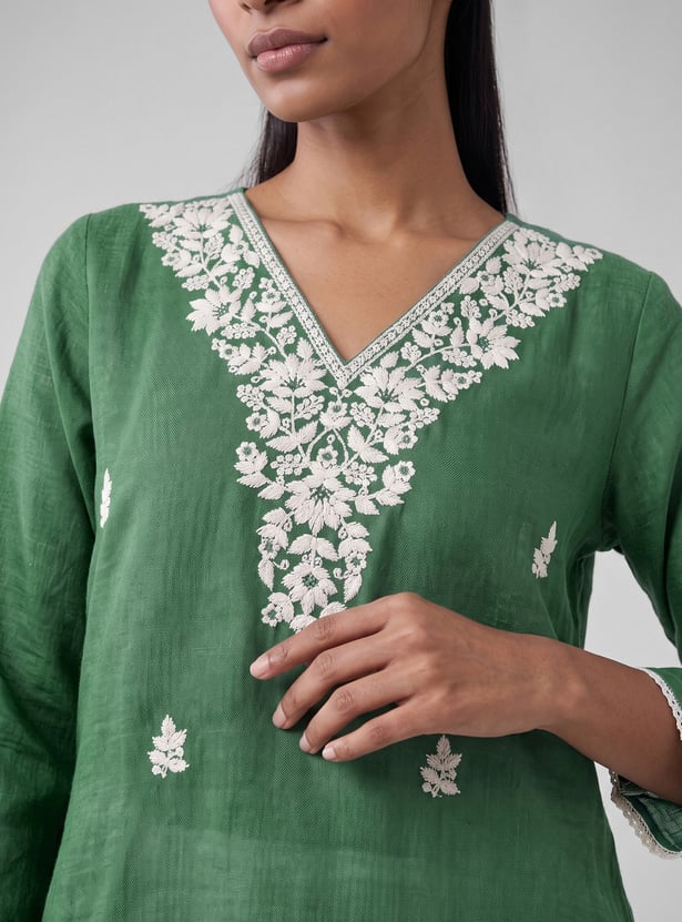 Women Embroidered Straight Kurta