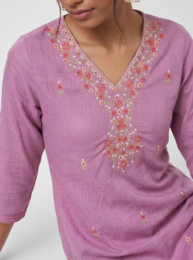 Women Embroidered Straight Kurta