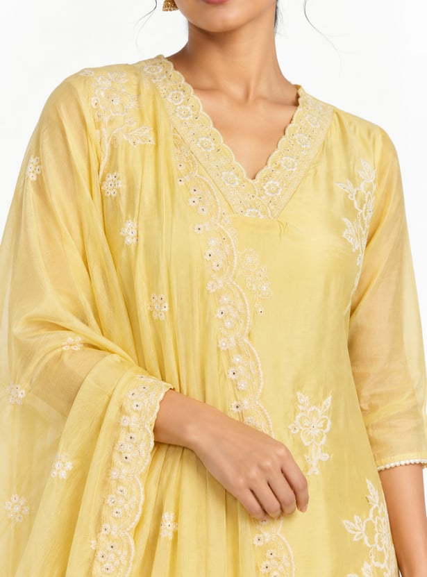 Women Embroidered Straight Kurta Set