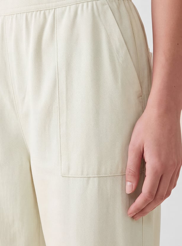 Women Solid Trousers