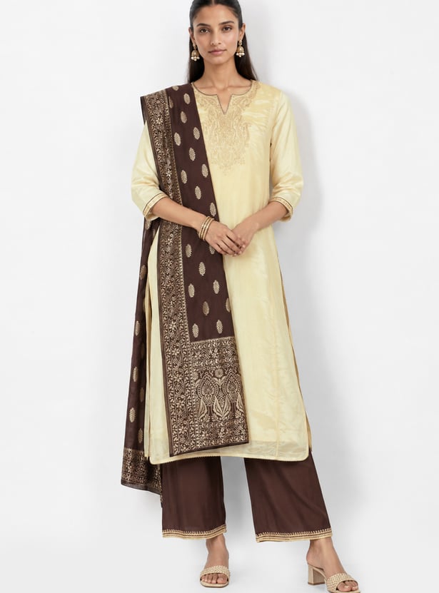 Women Embroidered Strsight Kurta Set