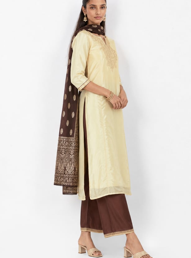 Women Embroidered Strsight Kurta Set