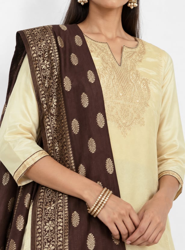 Women Embroidered Strsight Kurta Set