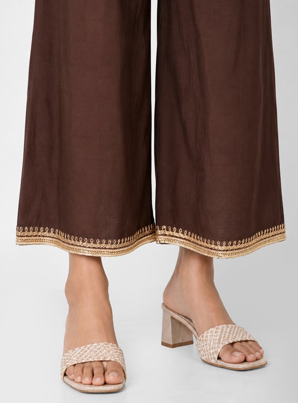 Women Embroidered Strsight Kurta Set