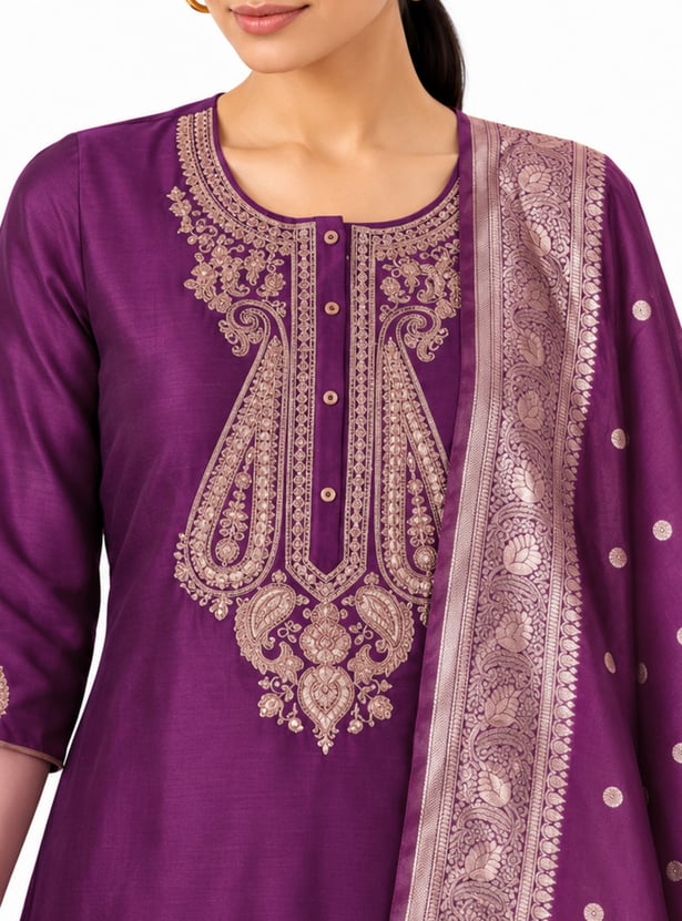 Women Embroidered Straight Kurta Set