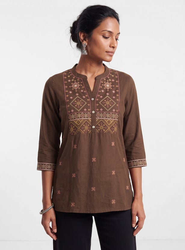 Women Embroidered Straight Kurti