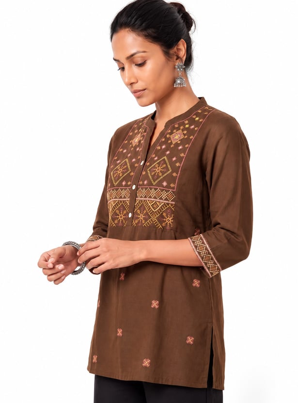 Women Embroidered Straight Kurti
