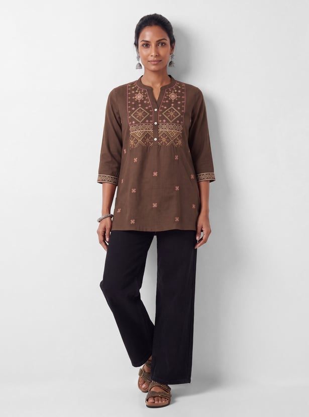Women Embroidered Straight Kurti