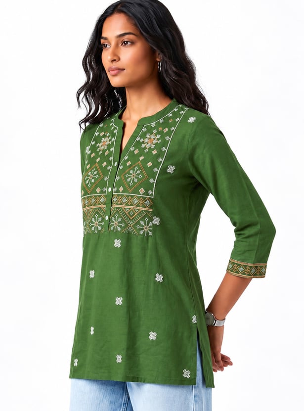 Women Embroidered Straight Kurti