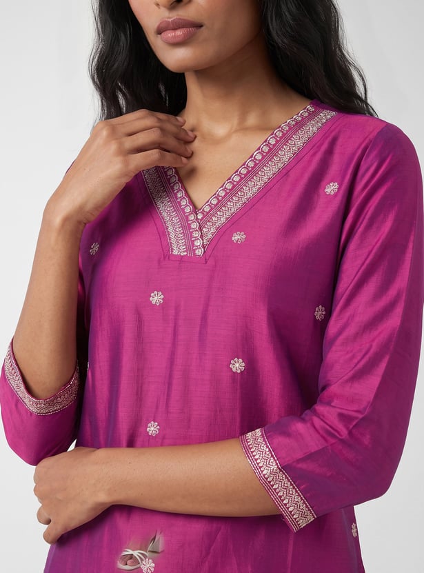 Women Embroidered Straight Kurta