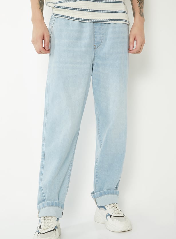 Men Light Wash Relaxed Fit Jeans