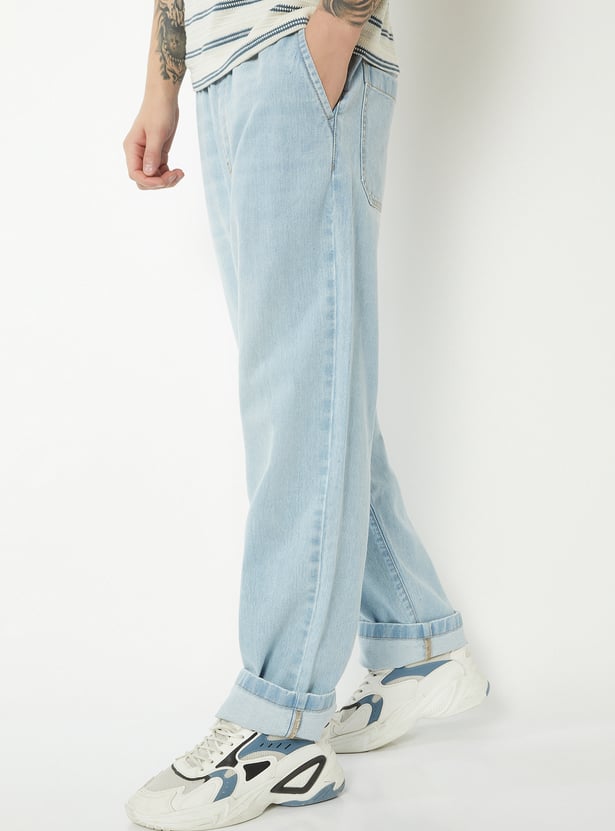 Men Light Wash Relaxed Fit Jeans