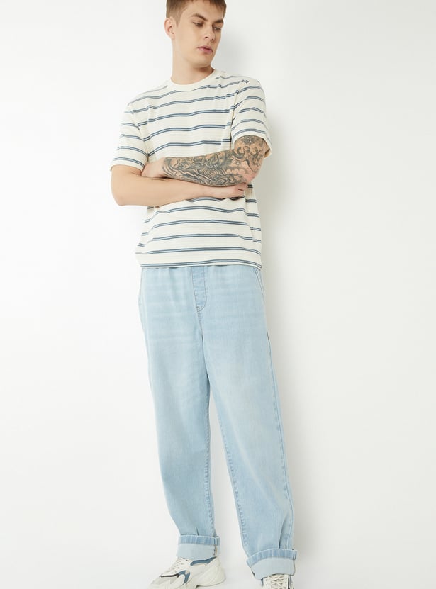 Men Light Wash Relaxed Fit Jeans
