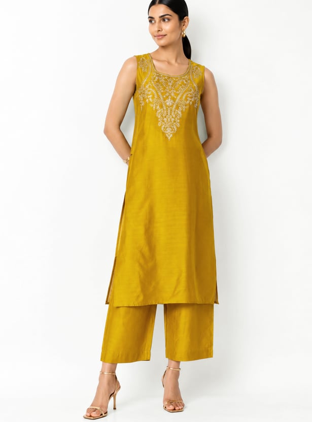 Women Embroidered Straight Kurta Set