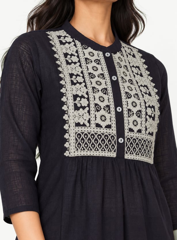 Women Embroidered Straight Kurta Set