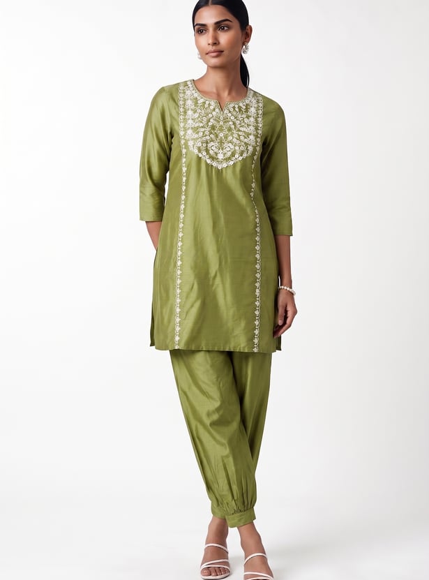 Women Embroidered Straight Kurta Set