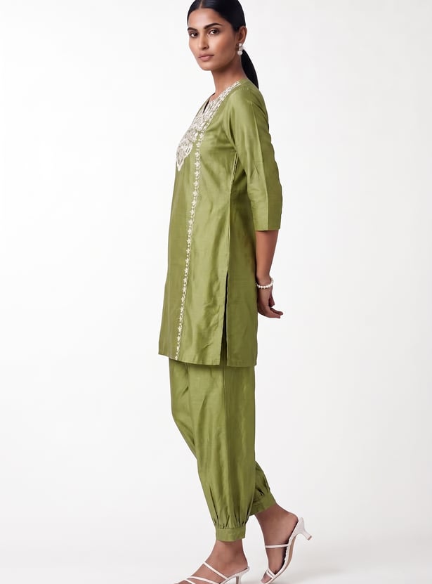 Women Embroidered Straight Kurta Set