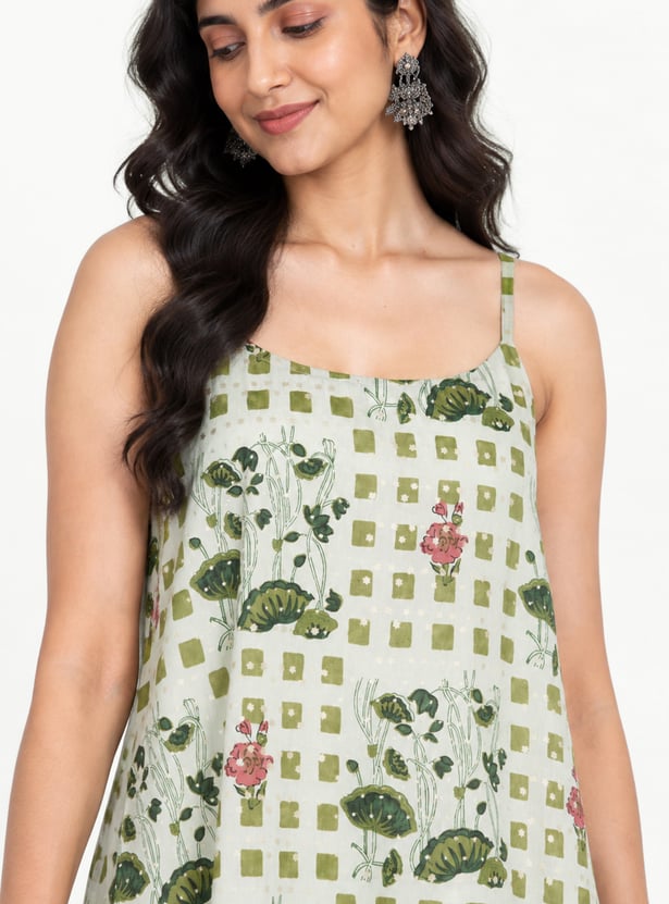 Women Printed Tiered Ethnic Dress with Printed Inner
