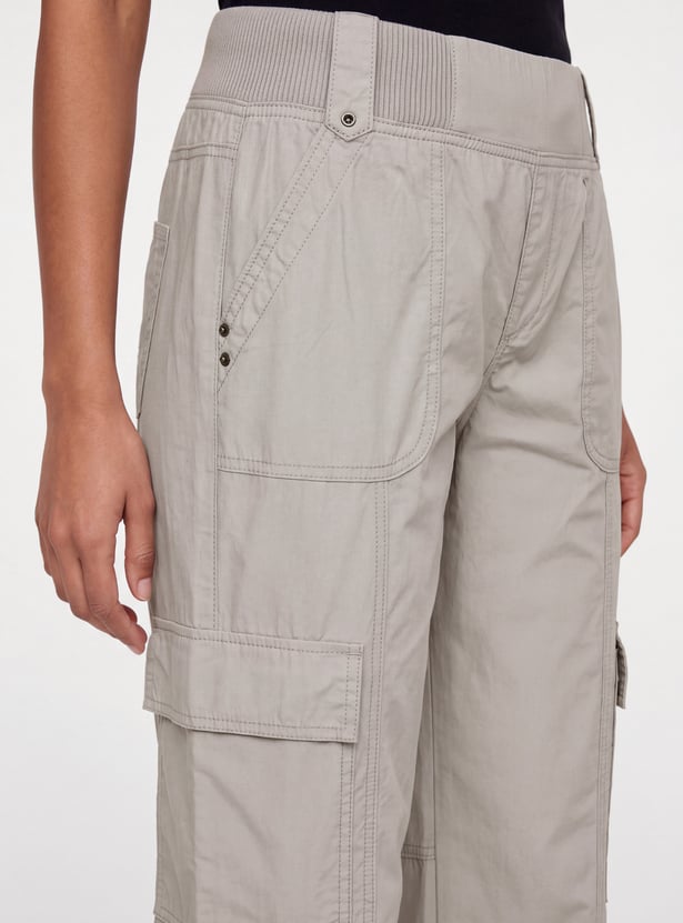 Men Solid Cargo Jeans High Rise