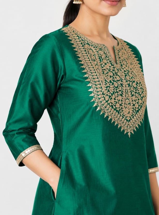 Women Embroidered Straight Kurta