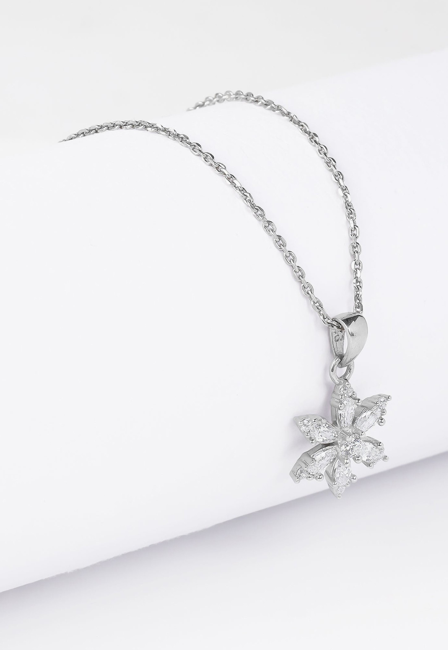 GIVA Sterling Silver Flowery Snowflake Pendant with Link Chain