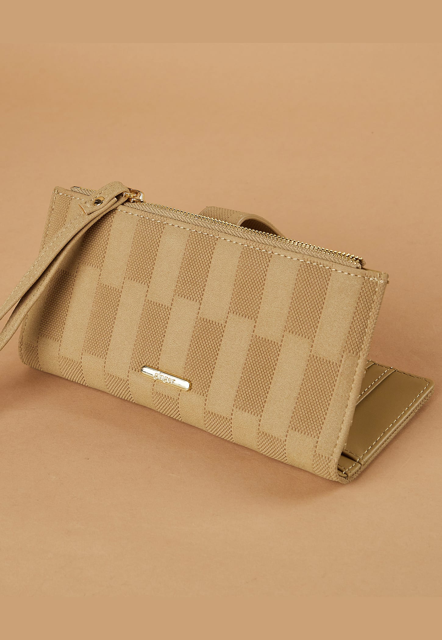 GINGER Textured Bi-Fold Wallet with Wristlet