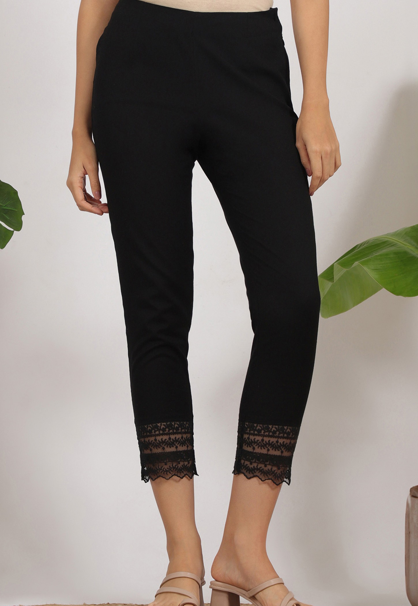 W Embroidered Hem Straight Pants-picture-23