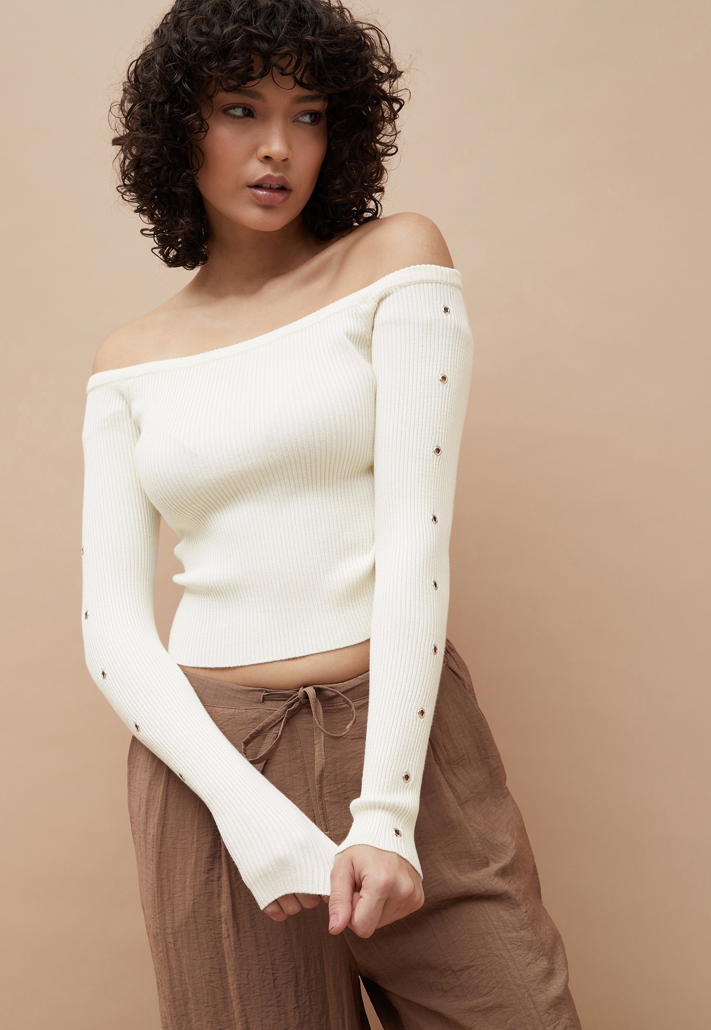 GINGER Ribbed Off-Shoulder Crop Top-picture-11