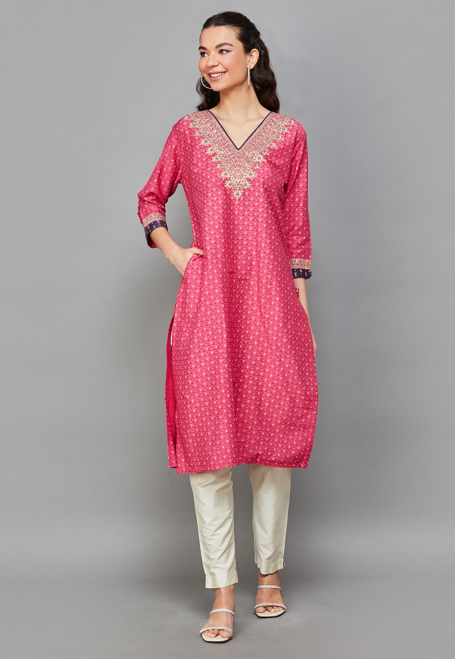SPAN Embroidered Straight Kurta-picture-25
