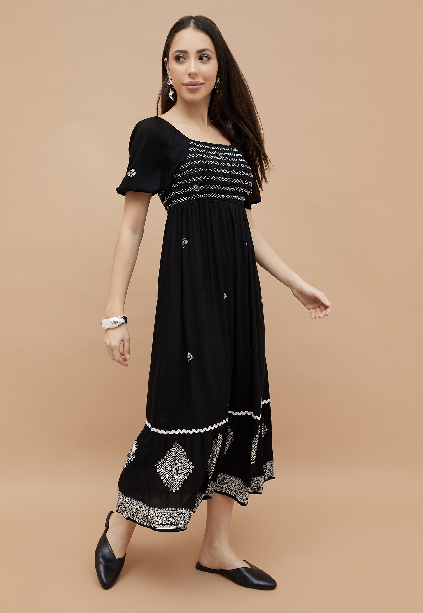 FAME FOREVER Embroidered A-line Dress-picture-23