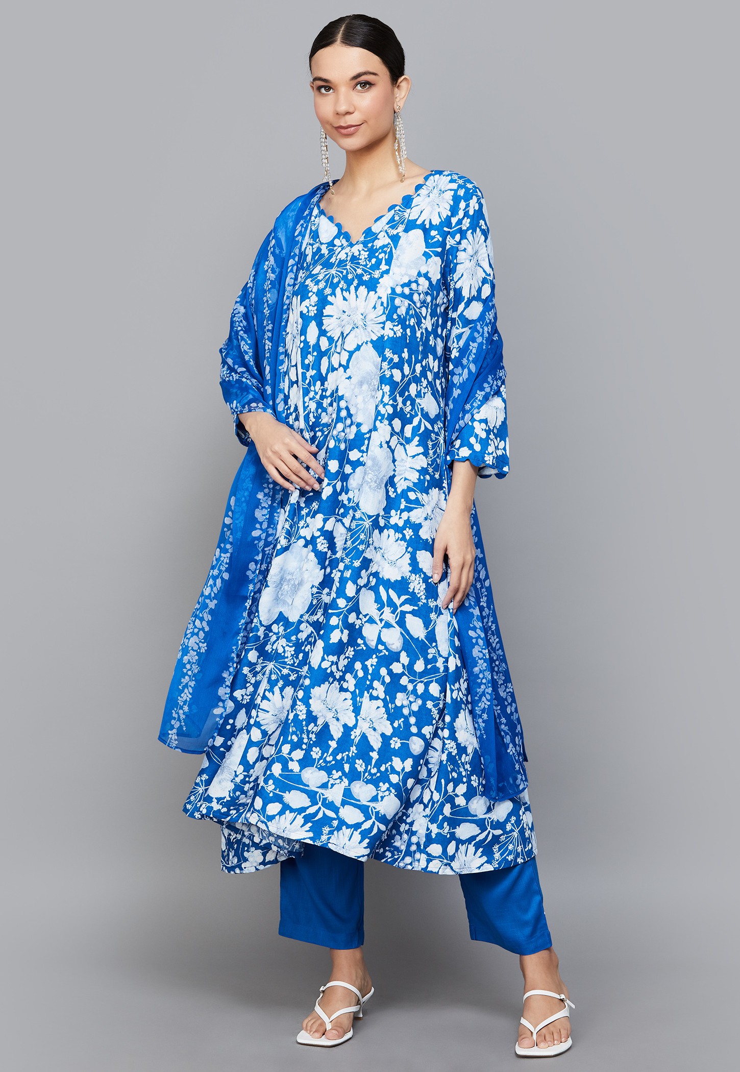 W Floral Print Kalidar Kurta Set-picture-24