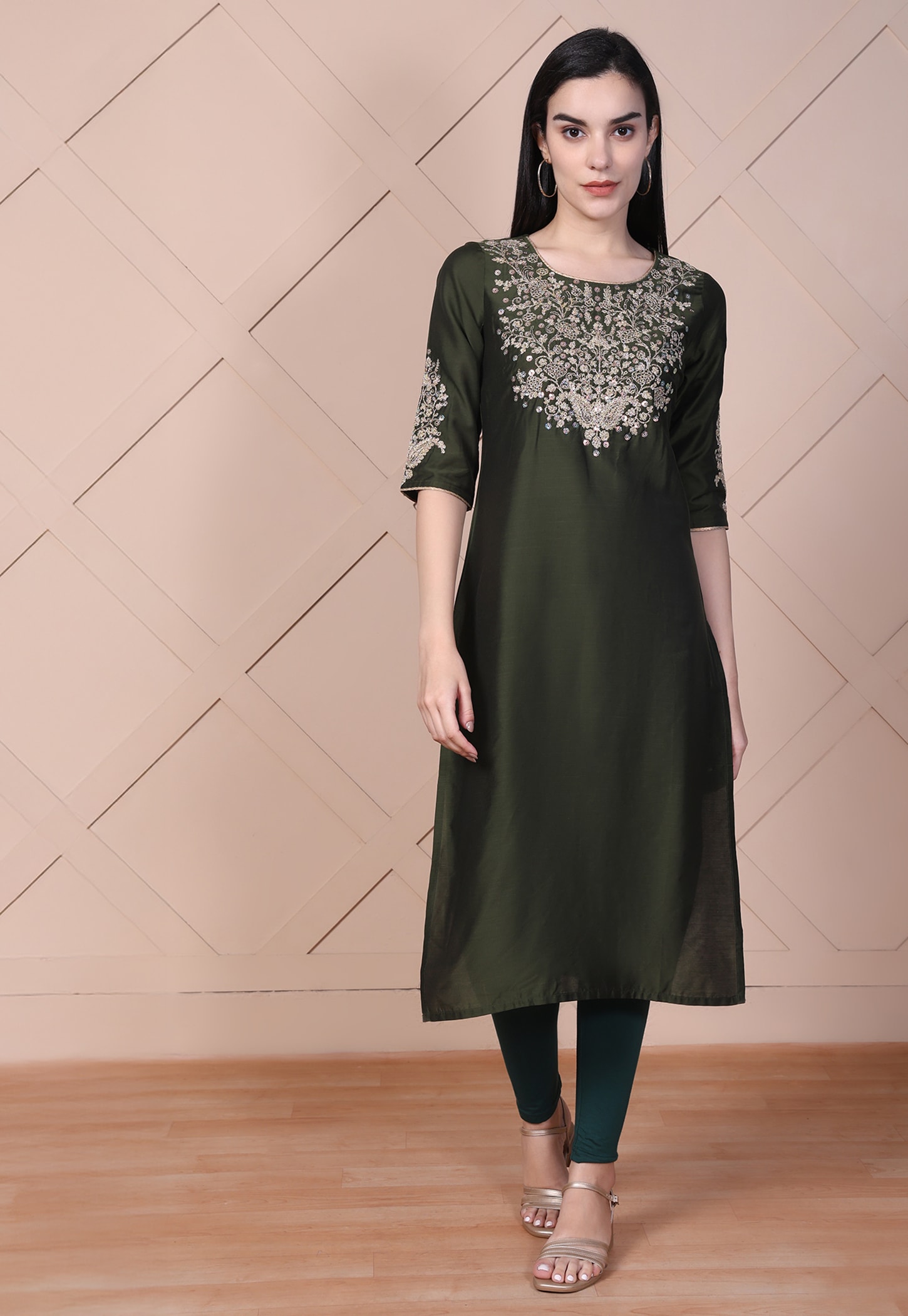AURELIA Embroidered Yoke Straight Kurta-picture-16