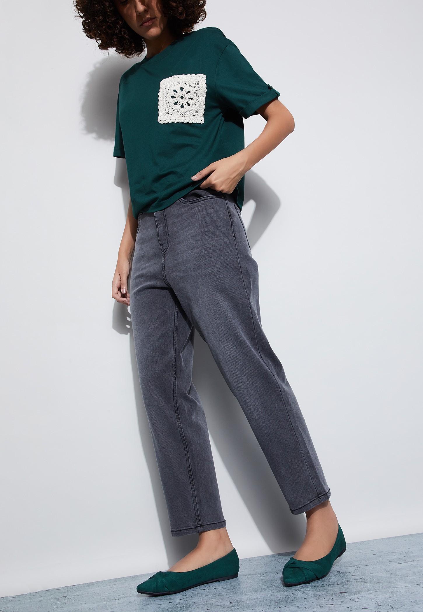 FAME FOREVER Solid Mom Fit Jeans-image-49