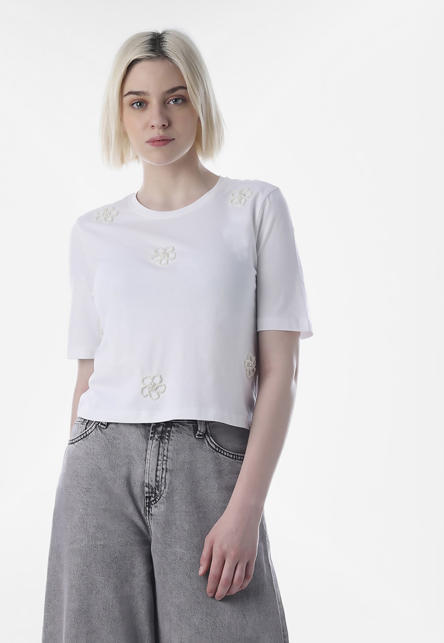 ONLY Pearl Embellished T-shirt-picture-25