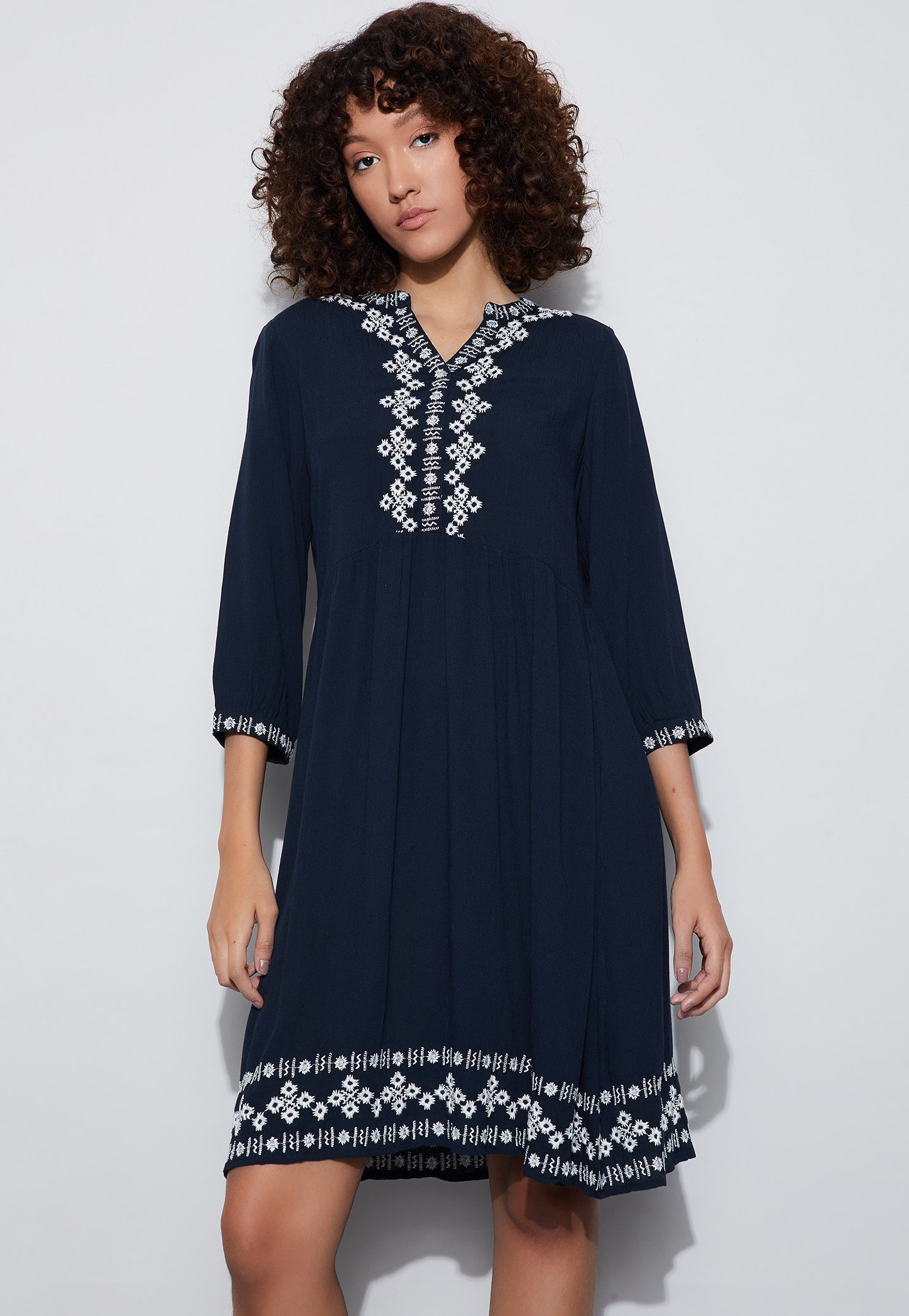FAME FOREVER Embroidered A-line Dress-picture-30