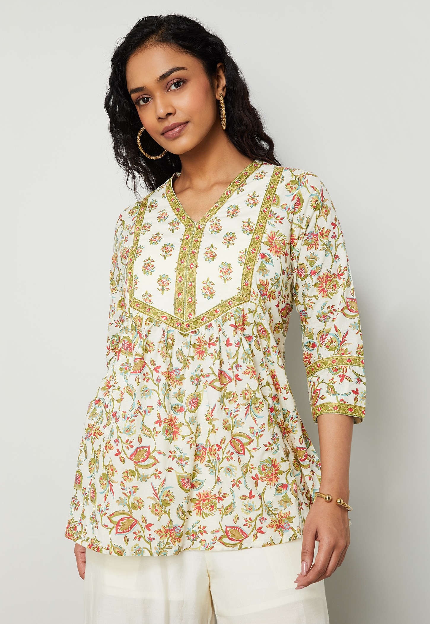 MELANGE Floral Print V-neck Top-picture-12