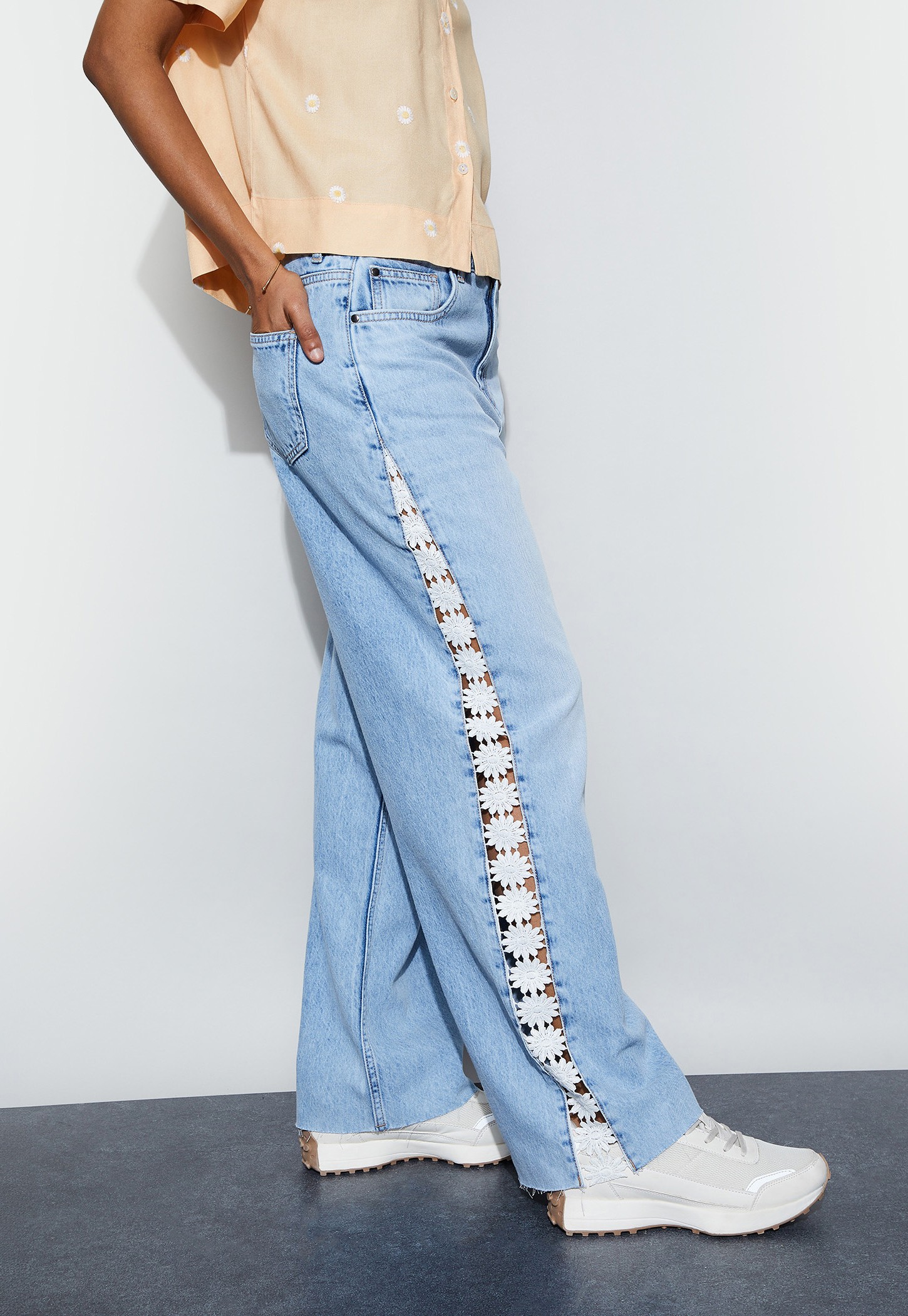 GINGER Lace Detailed Mid-Rise Jeans-picture-30