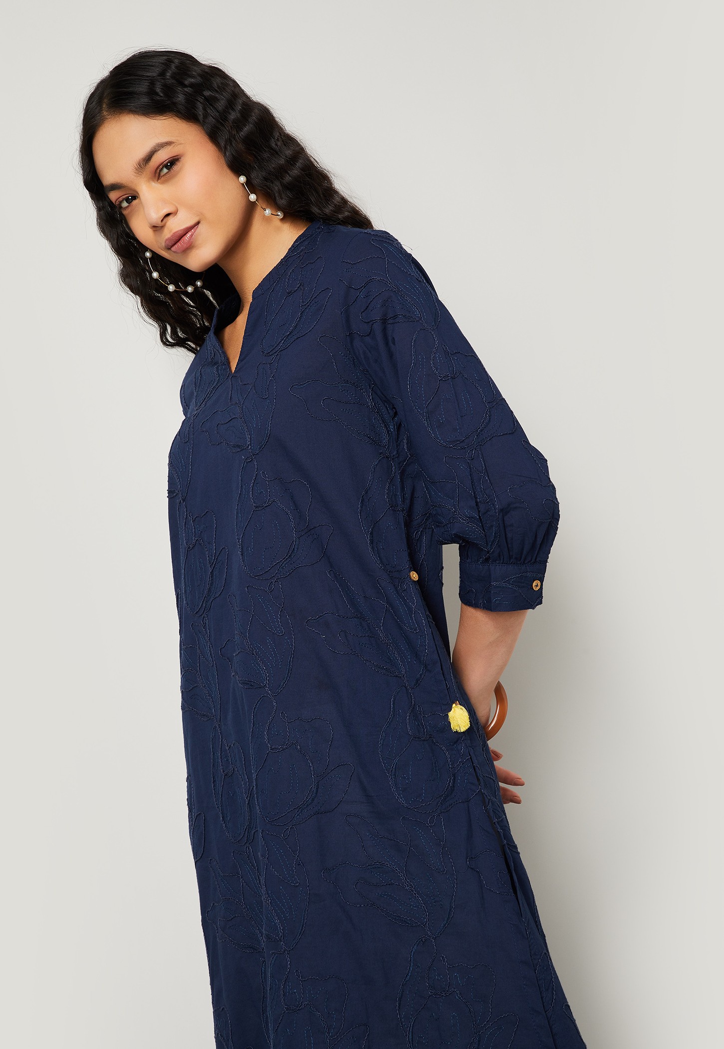 MELANGE Embroidered Straight V-neck Kurta-picture-11