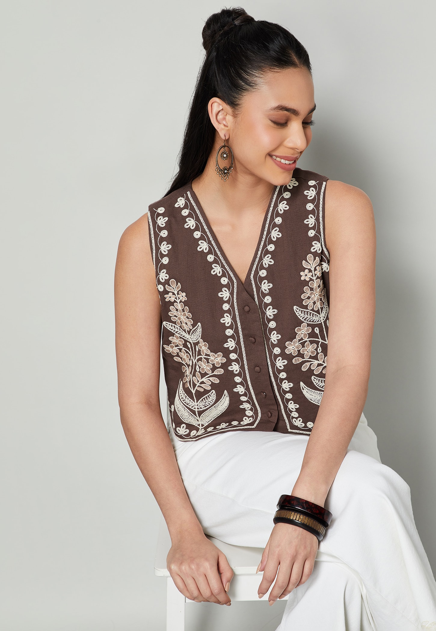 COLOUR ME BY MELANGE Embroidered V-Neck Sleeveless Top-picture-22