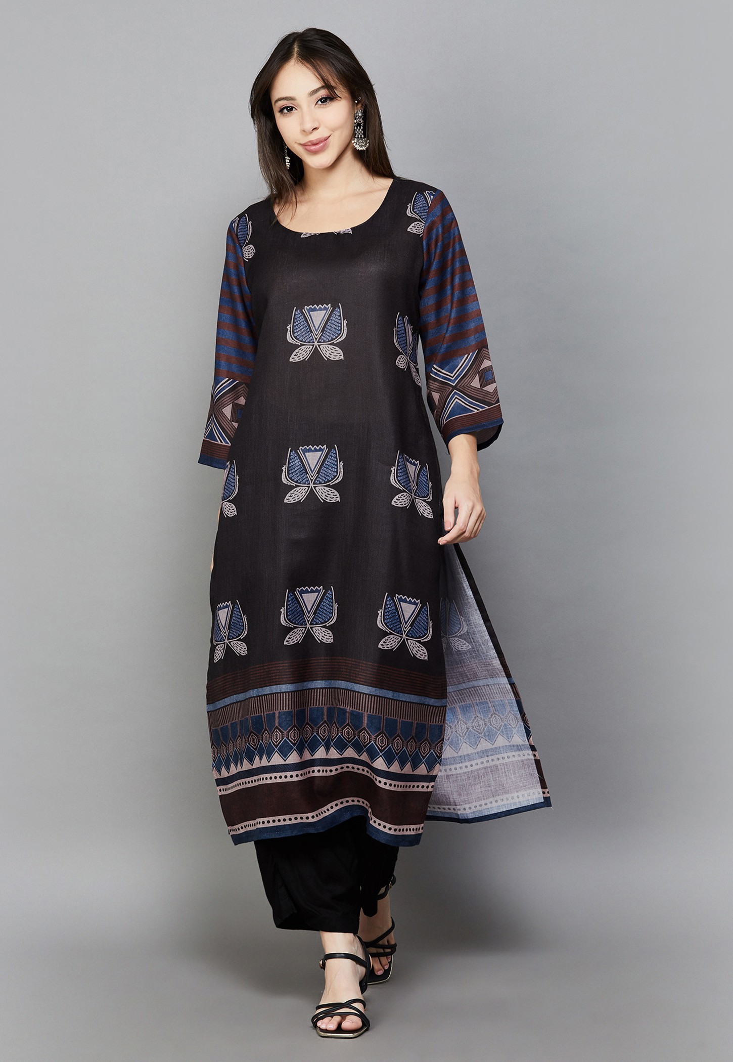 LIBAS Straight Ethnic Motif Round Neck Kurta-picture-19