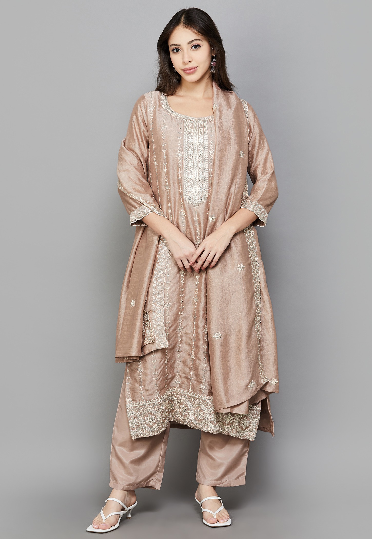 LIBAS Embroidered Kurta Set-picture-25