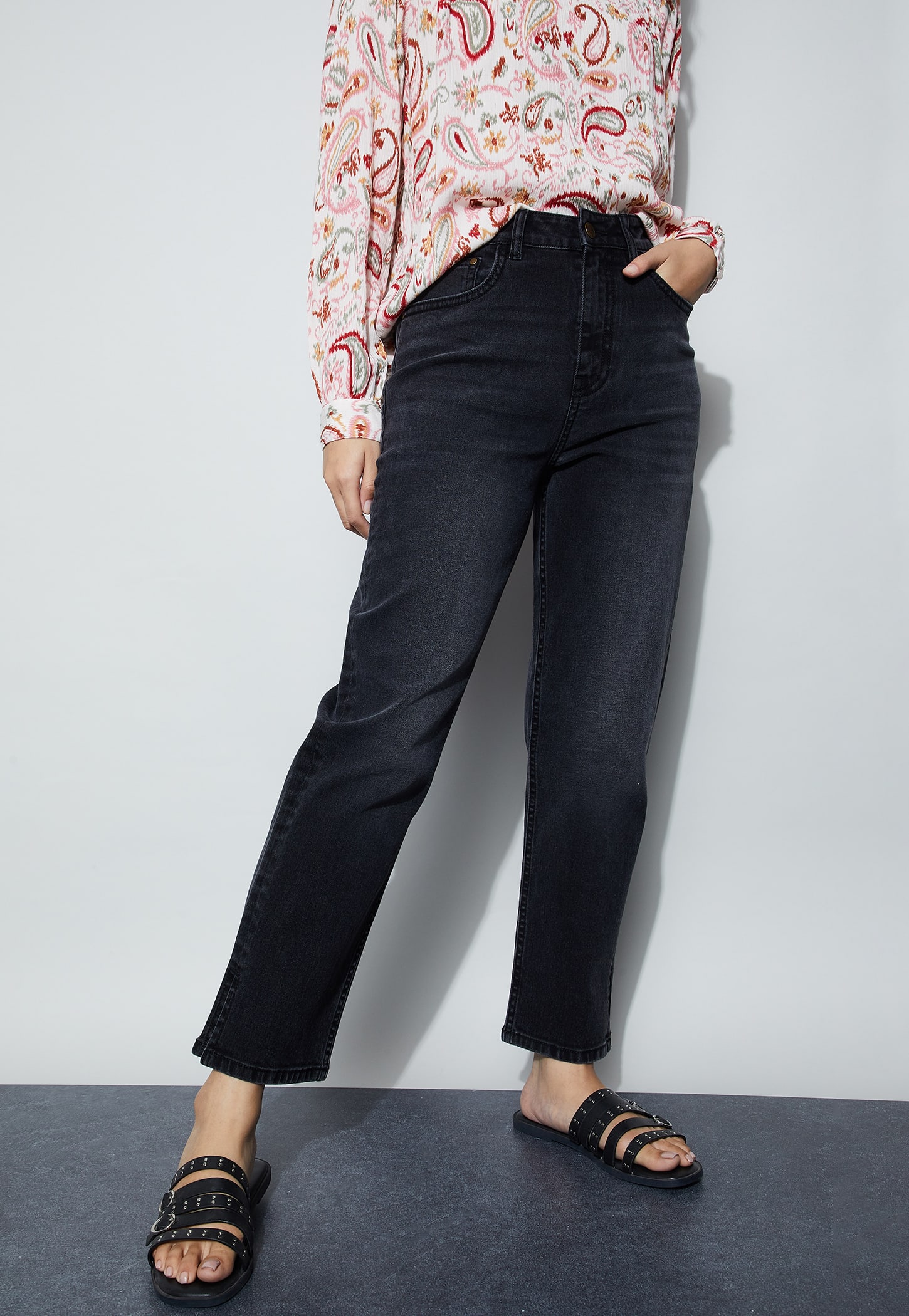 FAME FOREVER Faded Straight Fit Jeans-picture-25
