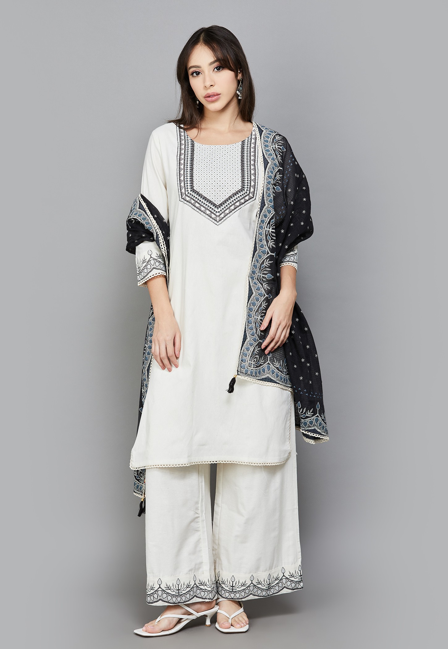 SPAN Embroidered Kurta Set-picture-50