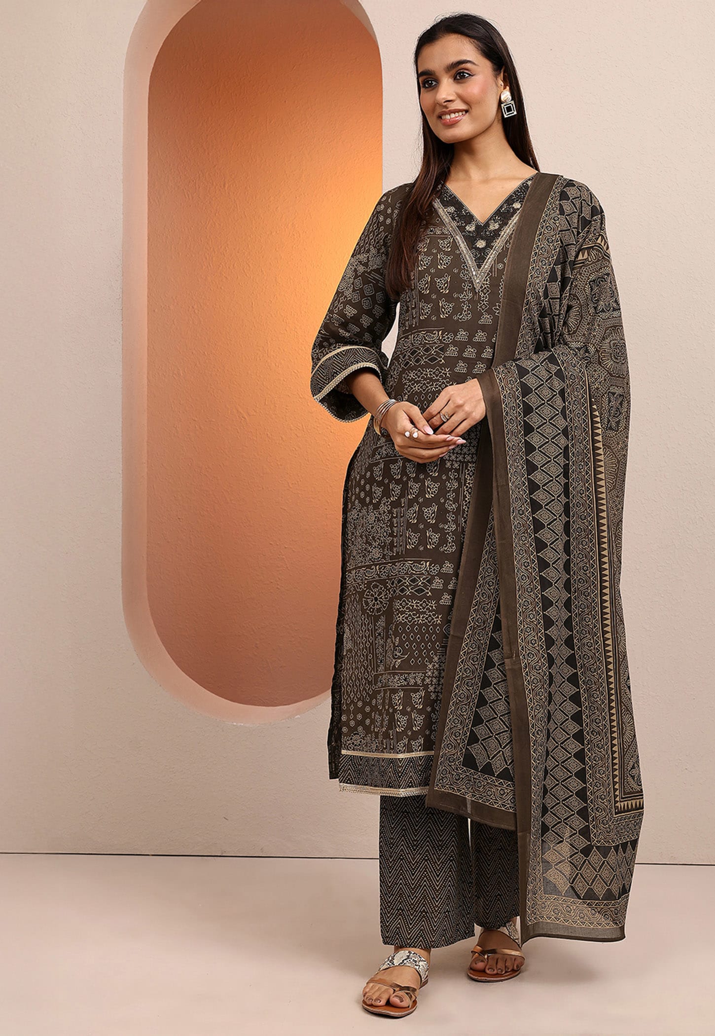 LIBAS Ethnic Motif Kurta Set-picture-32